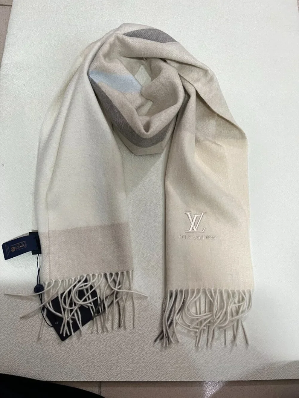 Louis Vuitton Cashmere Scarf - Picture 4 of 5